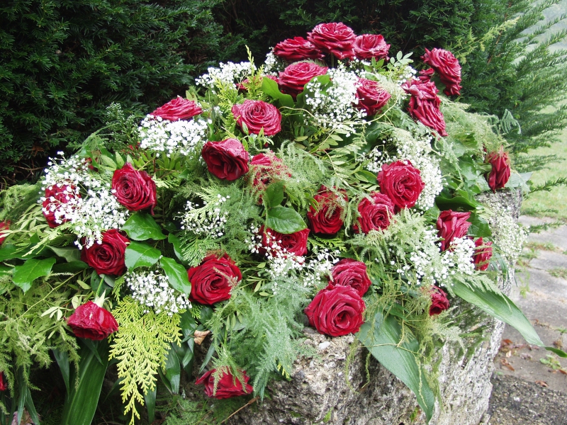 funeraire-BESSE SUR ISSOLE-min_roses-61203